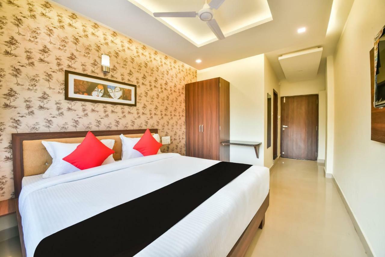 Golden Feather Udaipur Exterior foto