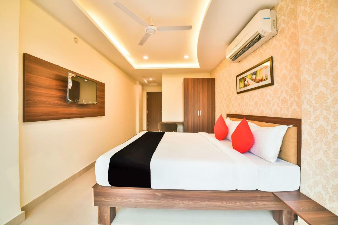 Golden Feather Udaipur Exterior foto