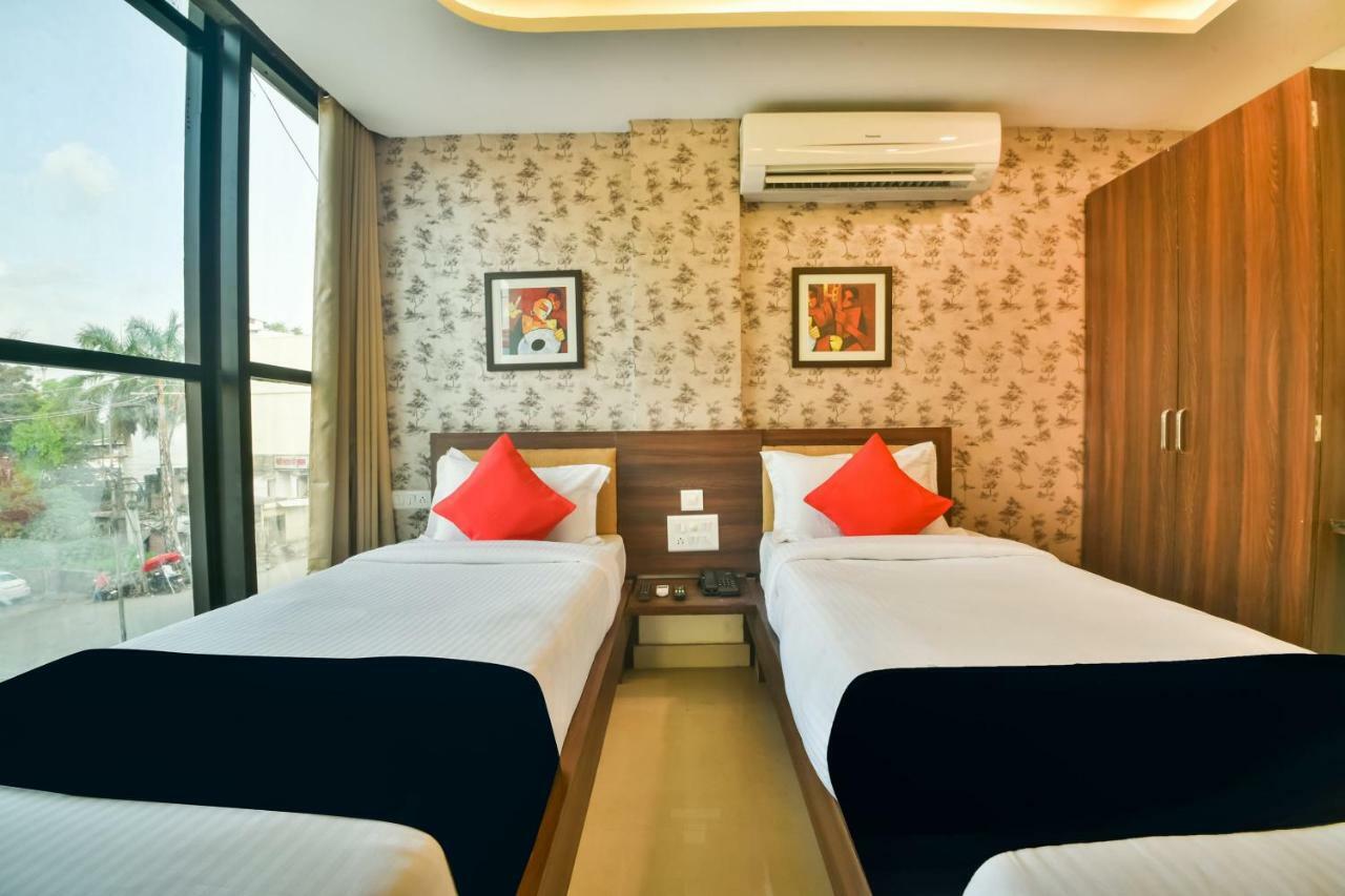 Golden Feather Udaipur Exterior foto