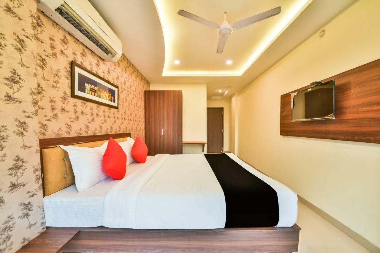 Golden Feather Udaipur Exterior foto