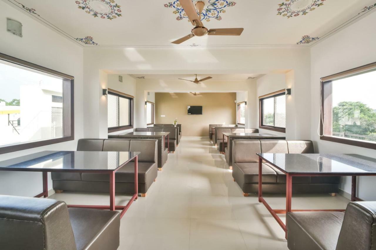 Golden Feather Udaipur Exterior foto