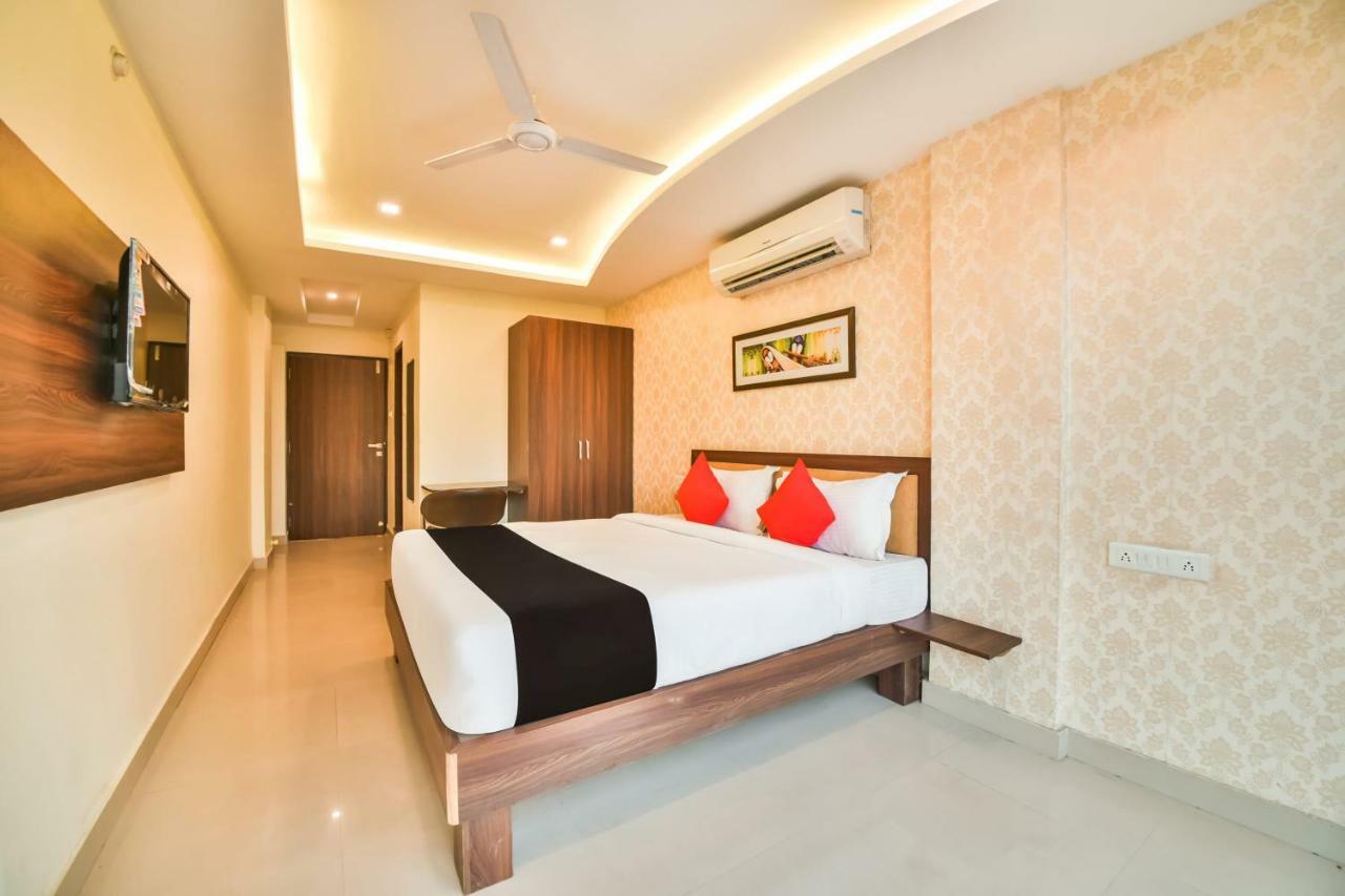 Golden Feather Udaipur Exterior foto