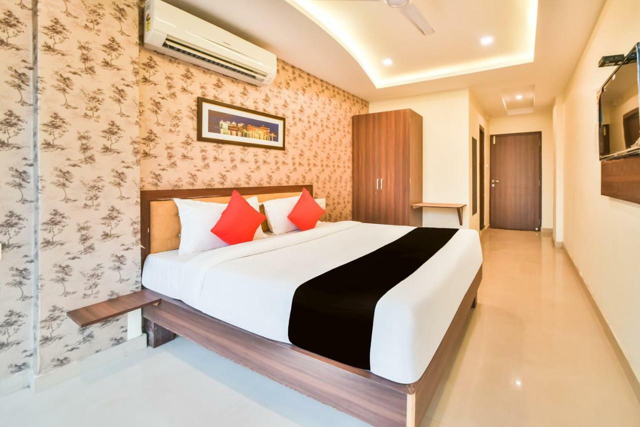 Golden Feather Udaipur Exterior foto